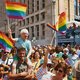 ‘Veel mensen beseffen niet dat het klimaat steeds vijandiger wordt voor queer personen’: Pride lokt ruim 100.000 mensen naar Brussel