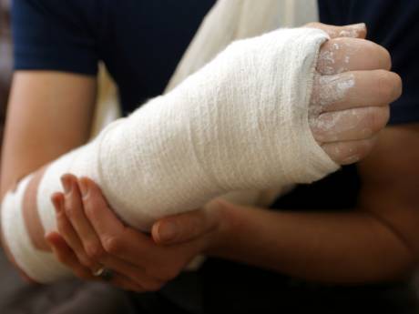 Broers vermoeden dat vriendin van de oudste vreemdging en leren ‘rivaal’ lesje: ‘Gingen als razende tekeer’