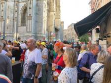 VIDEO Wielersupporters gaan volledig uit de bol aan café Leuven Central