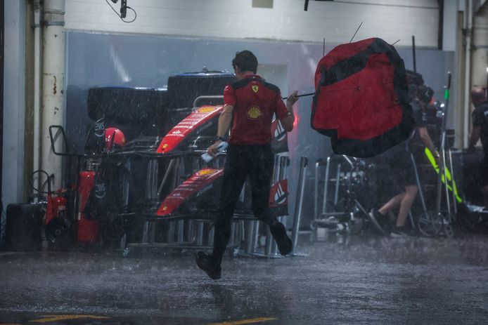 Ook de Formule 1 Grand Prix van São Paulo werd getroffen door de storm.