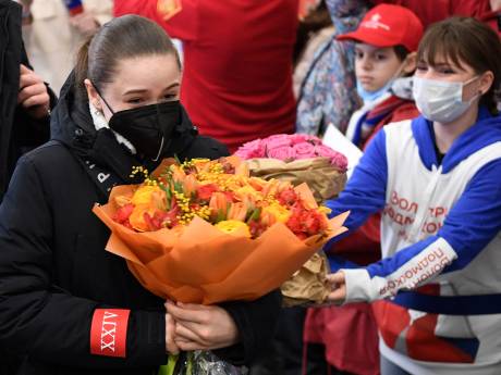 Warm welkom voor veelbesproken Kamila Valieva bij thuiskomst in Rusland