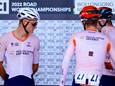 Mathieu van der Poel tekent het startbord voor het WK 2022.