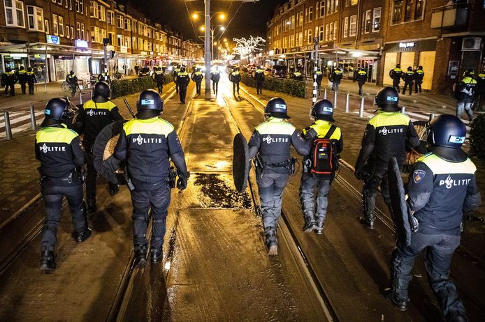 Politieaanwezigheid in Rotterdam.