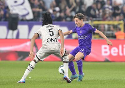 LIVE ANDERLECHT-CHARLEROI. Almost 0-1! Heymans fires an early shot at Coosemans