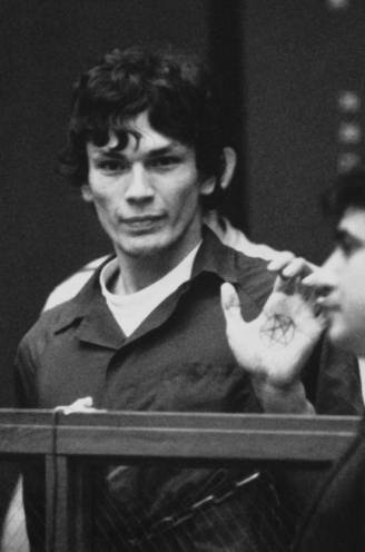“Hij klauwde letterlijk haar ogen uit”: het gruwelijke verhaal van satanist Richard Ramirez, de ‘Night Stalker’