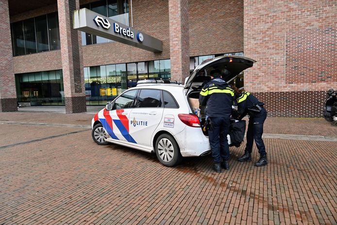 Een politieactie op station Breda.