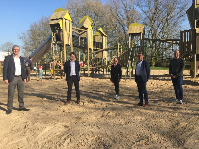 Sportpark De Mote is blikvanger rijker met nagelnieuwe speeltoren ...