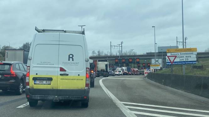 Antwerpse Ring richting Gent opnieuw vrijgemaakt na ongeval ter hoogte van Antwerpen-West