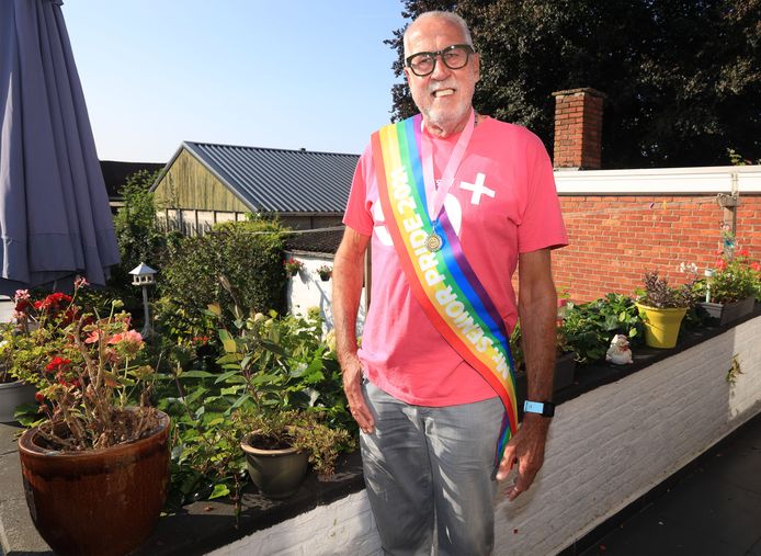 Mister Senior Pride 202 Lammert Veenhuizen hoopt dat straks elk Zeeuws zorgcentrum een Roze Loper heeft.