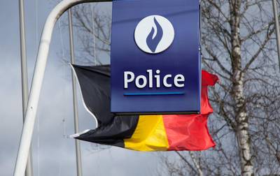 Man die zich verschanste in eigen huis aangehouden door speciale eenheden in Mettet, nabij Charleroi