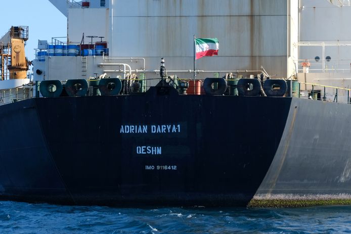 De Iraanse vlag wappert op de Adrian Darya 1, voorheen Grace 1 genaamd, die nu in de buurt van Turkije vaart.