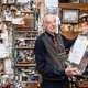 Van pasteischep tot flambeerrechaud: de winkel van oud-beroepskelner André Duyves ademt de gastronomie van weleer