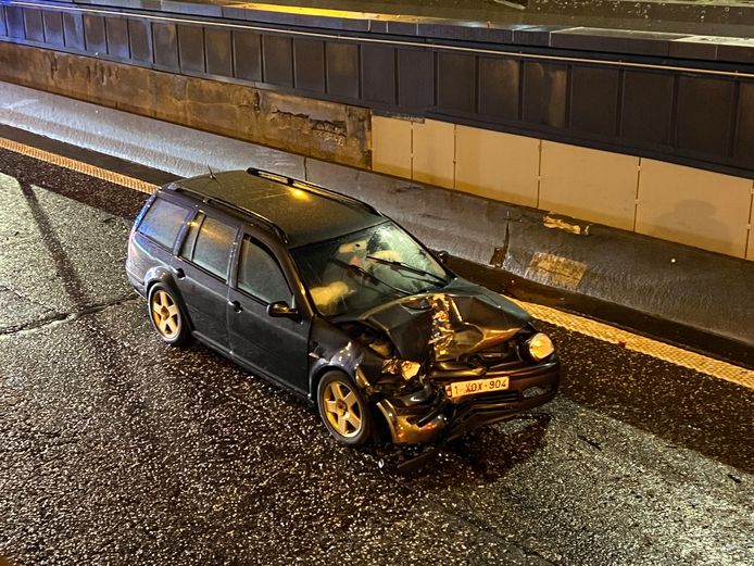Op de A12 in Wilrijk zijn zes personenwagens tot een botsing gekomen. Er vielen geen gewonden, al zorgde het ongeluk voor extra hinder op de baan.