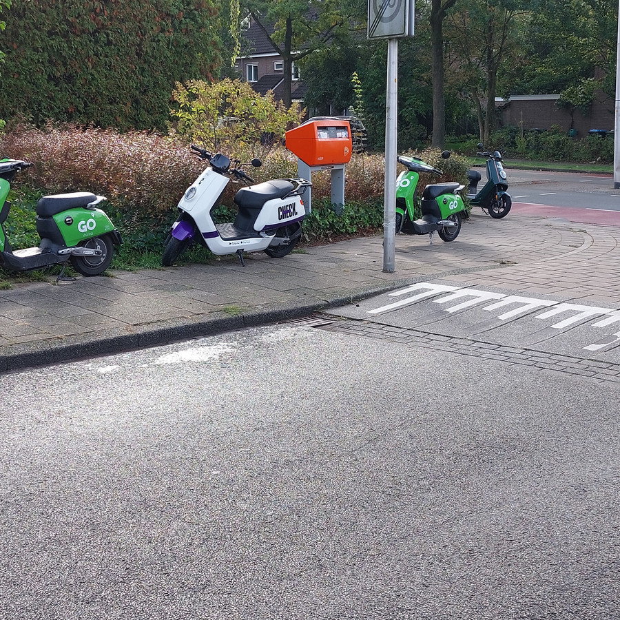 Zo parkeert Enschede de deelscooter.