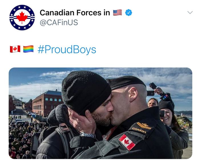 Het officiële Twitteraccount van het Canadese leger in de VS deelde een foto van een militair met zijn partner.