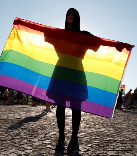 La loi hongroise anti-LGBTQI “est une honte”, estime la Commission européenne