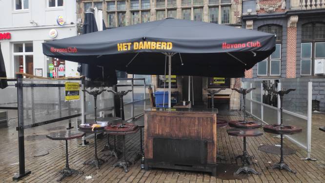 Marktkramer (33) steelt geld uit handtas in populair café en probeert met geweld te ontsnappen