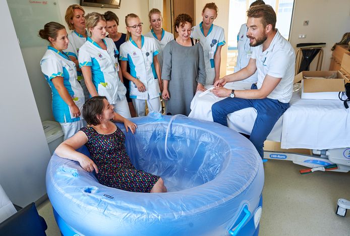 Bevallen In Bad In Bernhoven Kan Het Maar Hoe Bevalt Dat Uden Bd Nl