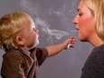 Minder kinderen zitten in de rook van hun ouders