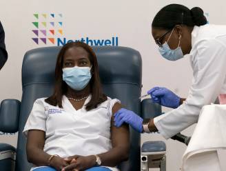 Verpleegster uit New York krijgt eerste coronavaccin in VS