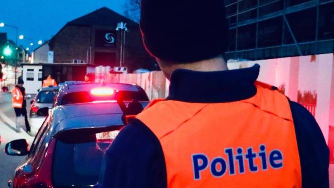 Tien bestuurders met positieve ademtest, drie gepakt met drugs tijdens politiecontrole