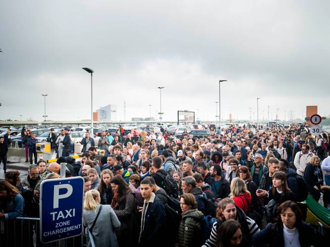 REPORTAGE. Een dag in de chaos op luchthaven Charleroi: “Je zal moeten aanschuiven of naar huis gaan. Point final”