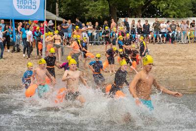 Net mooi weer, zit zwembad De Kuil in Prinsenbeek zonder badmeester