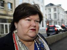 Quand Maggie De Block Se Cure Le Nez En Commission Par Video