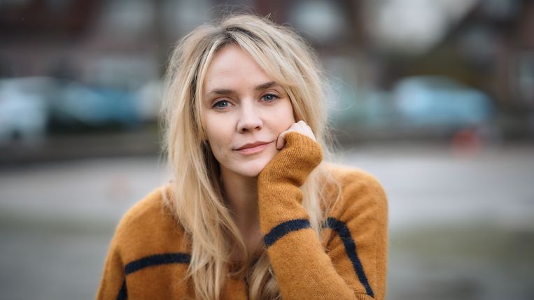 Bracha van Doesburgh als moeder Fabie. Beeld BNNVARA, Mark de Blok