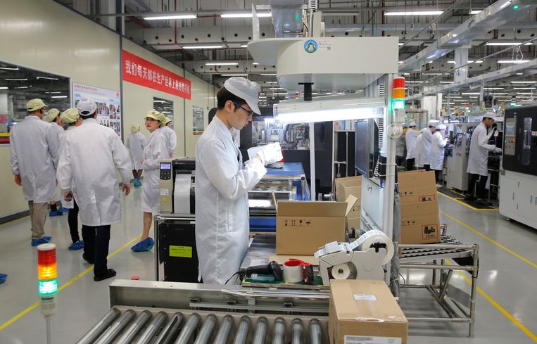 Productielijn van Huawei in Dongguan. Beeld AP