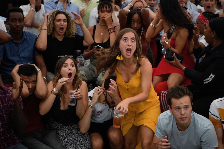 Voetbalwedstrijden veroorzaken veel stress, wat onder fans een verhoogd aantal hartaanvallen ten gevolg kan hebben. Beeld Getty Images