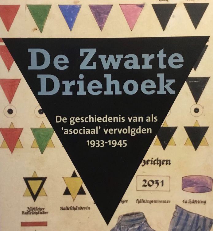 Omslag van het boek De Zwarte Driehoek van Rense Havinga van het Vrijheidsmuseum in Groesbeek