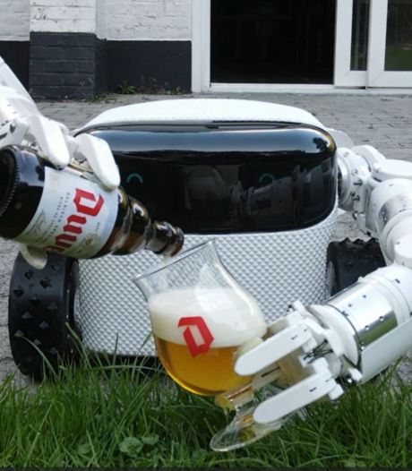 Une entreprise de Waregem a développé un robot qui désherbe, sort vos poubelles et... vous sert une Duvel
