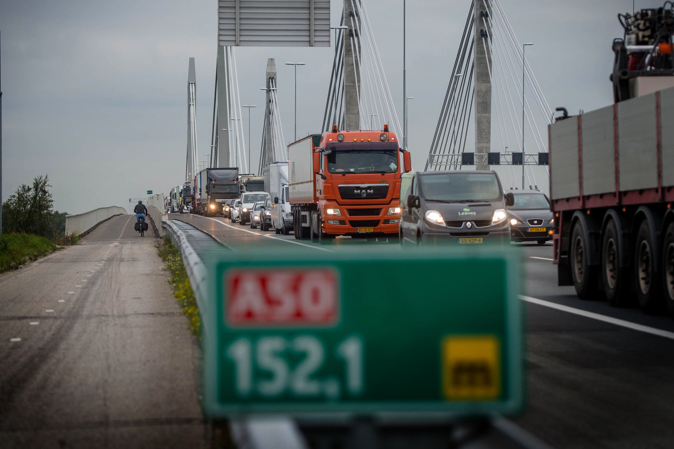 Zó kunnen de vele files op de A50 tussen Ewijk en Oss worden aangepakt ...