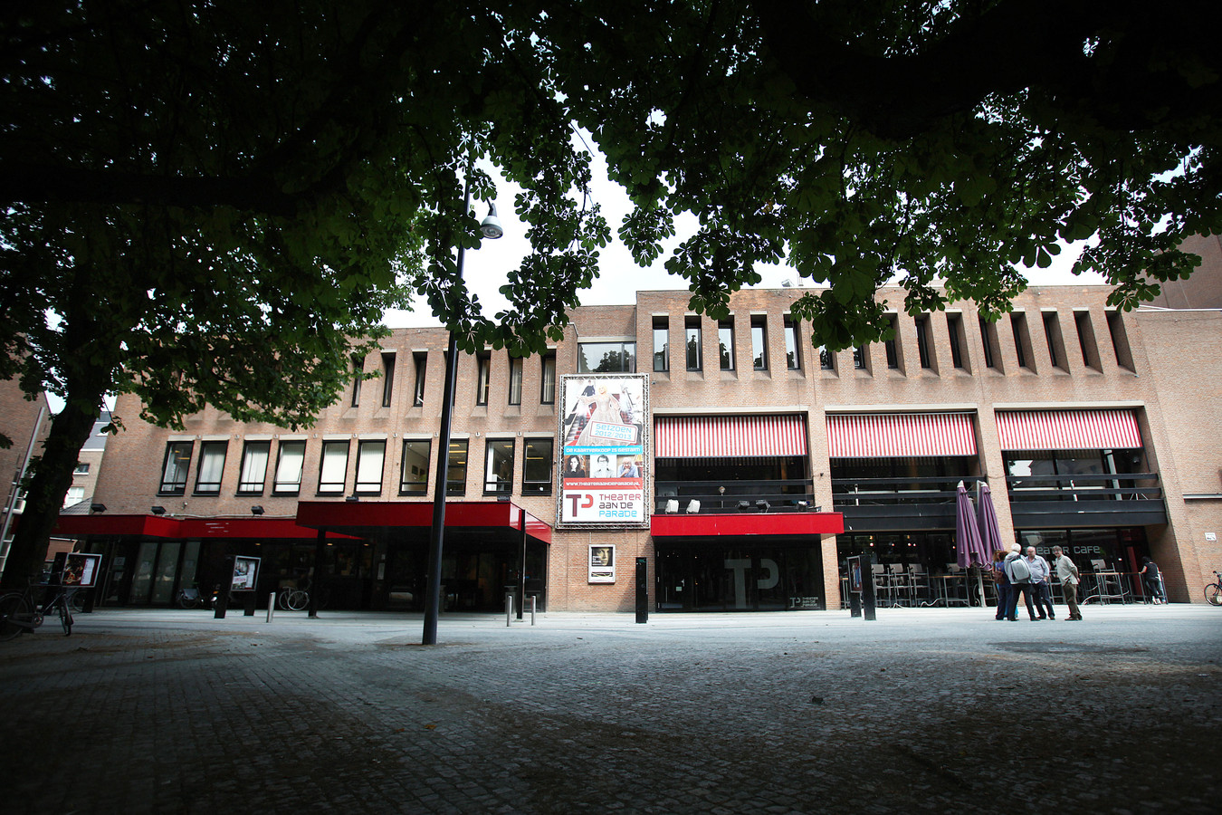 B en W renovatie Theater aan