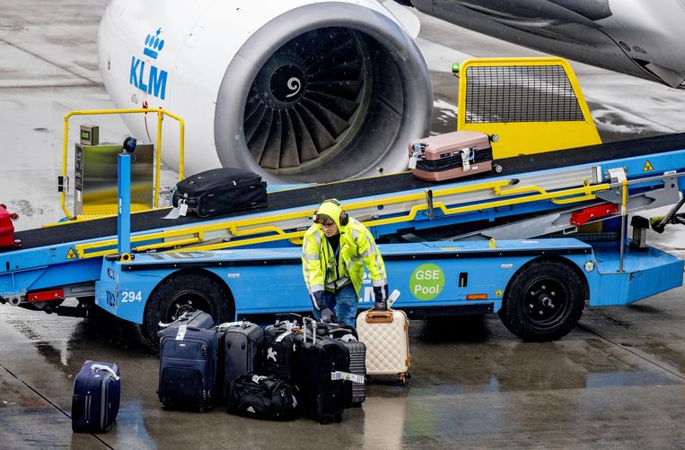 Wind Aardrijkskunde vat KLM annuleert zaterdag 34 vluchten na oproep Schiphol | Trouw