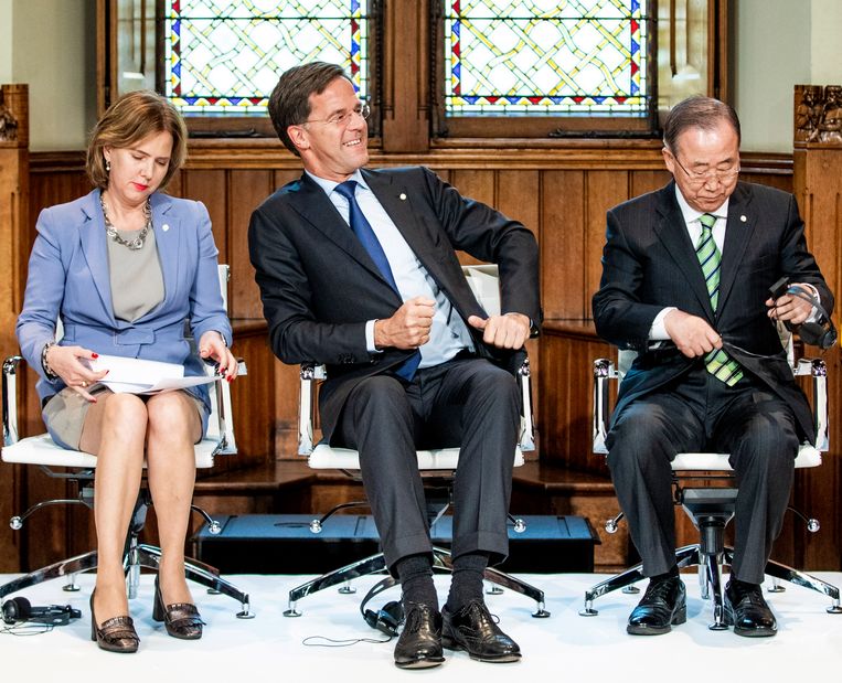 Minister-president Rutte, commissievoorzitter Ban Ki-Moon en minister Van Nieuwenhuizen in de Ridderzaal bij de presentatie van de GCA. Beeld 