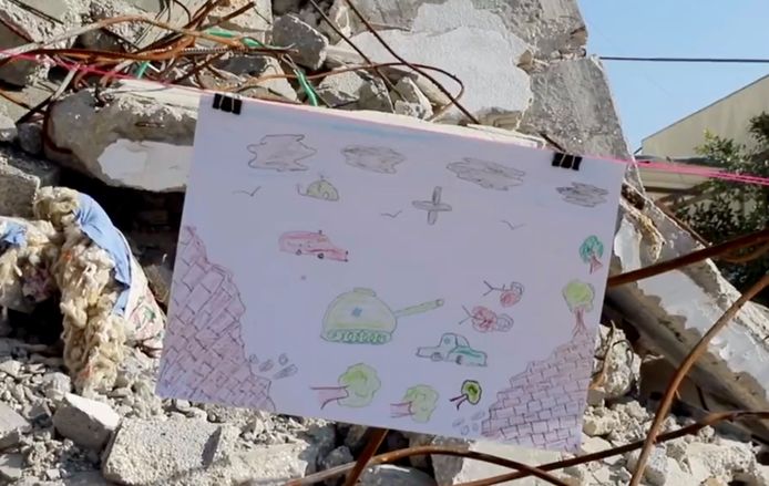 Veel kinderen tekenen de bommen die dagelijks worden afgevuurd op Gaza.
