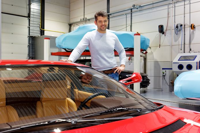 Rick van Stippent met een ‘fabrieksnieuwe’ Ferrari Testarossa