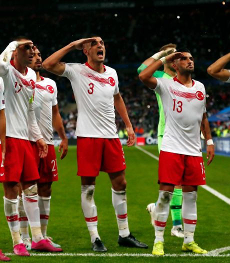 Turks International Turuc Uit Enschede Baalt Van Berichtgeving Over Saluut Buitenlands Voetbal Tubantia Nl