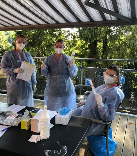 Op bezoek bij moeder in verzorgingshuis met coronahaard: ‘Ik voel me veilig als ik naar binnen stap’