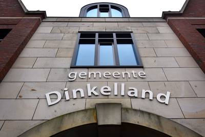 Sinterklaas was al in Dinkelland, gemeenteraad geeft cadeaus aan inwoners
