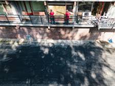 Bewoners appartementen na vernietigende brand op parkeerplaats: ‘Voorlopig voelen we ons niet veilig’