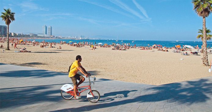 Het strand van Sant Sebastia in Barcelona.