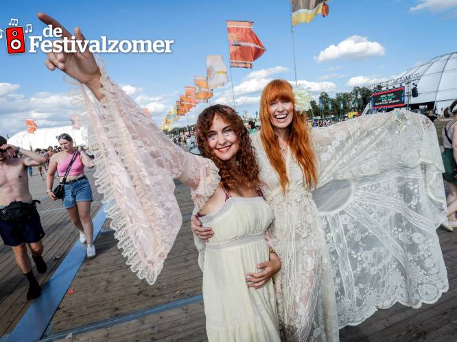 Deze Britse superfans kwamen speciaal overgevlogen om Florence + The Machine te zien: “We kennen vervanger Balthazar niet, maar gaan wél kijken”