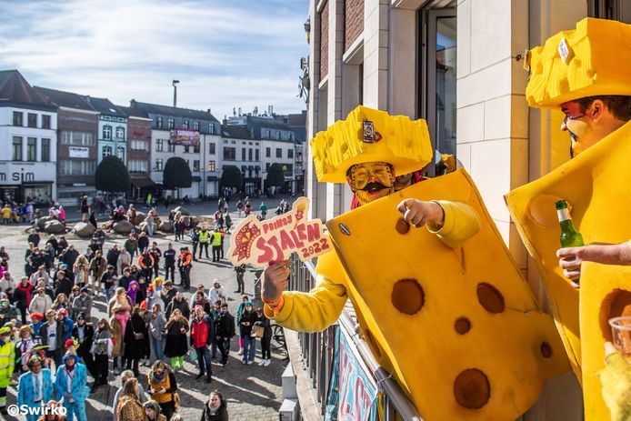 Ajuinworp met prins Sjalen op deGrote Markt van Aalst