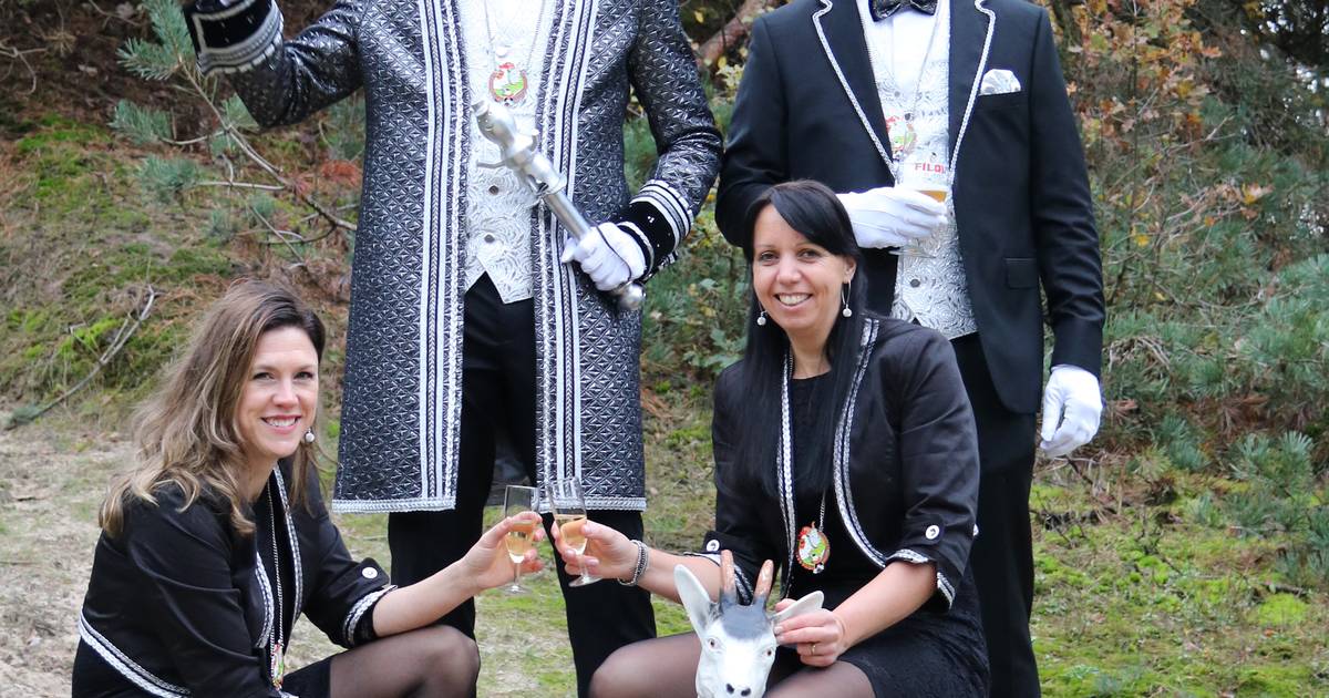 Prins en adjudant uit Geesteren zwaaien scepter in Langeveen: ‘Uit Klein Langeveen’