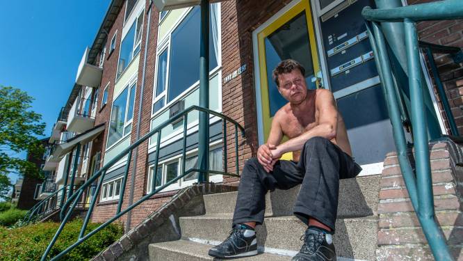 Bert (58) vangt gewonde buurman op na steekpartij in Apeldoorn: ‘Hij vroeg of ik een paar handdoeken had’