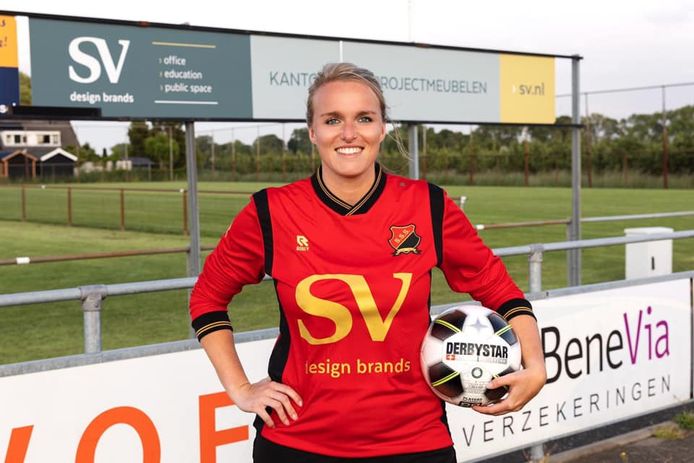 Ter ere van het 100-jarig clubbestaan heeft SSS een speciaal jubileumshirt uitgebracht.