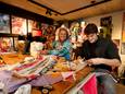 Kim en Sanne samen aan het werk in hun nieuwe atelier en winkelruimte.